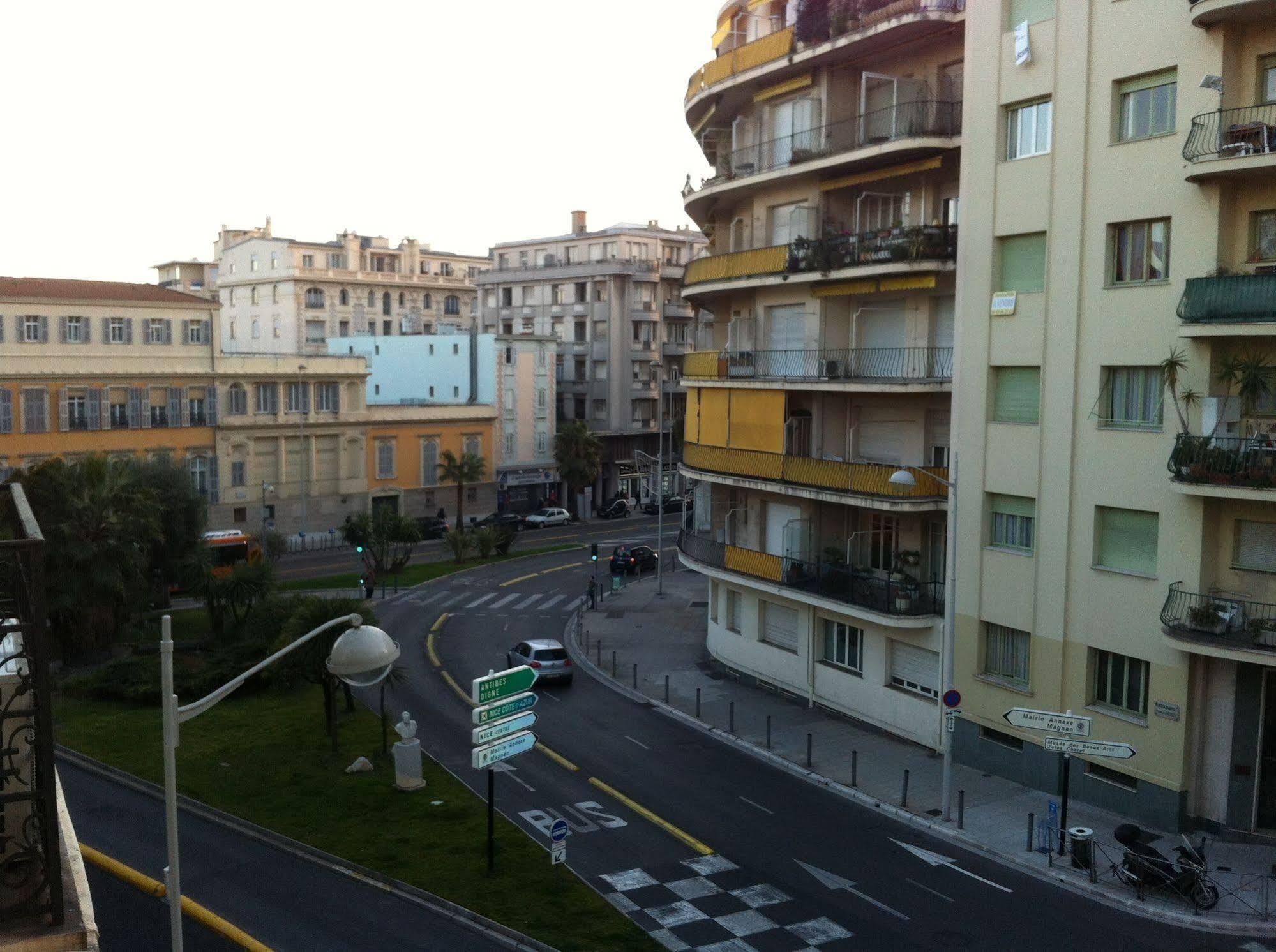 Carlone 2* Nice