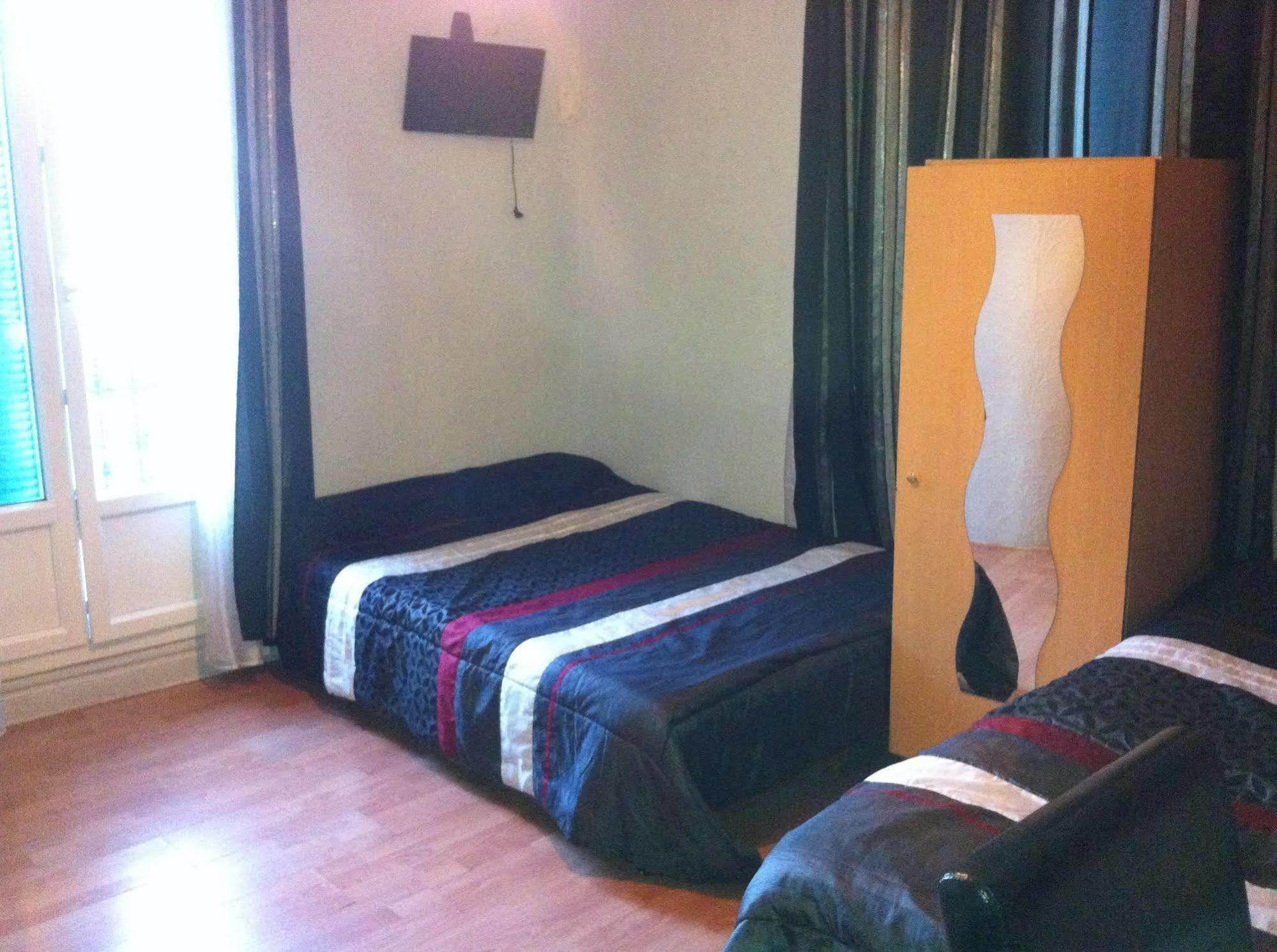 Carlone Hotel 2*