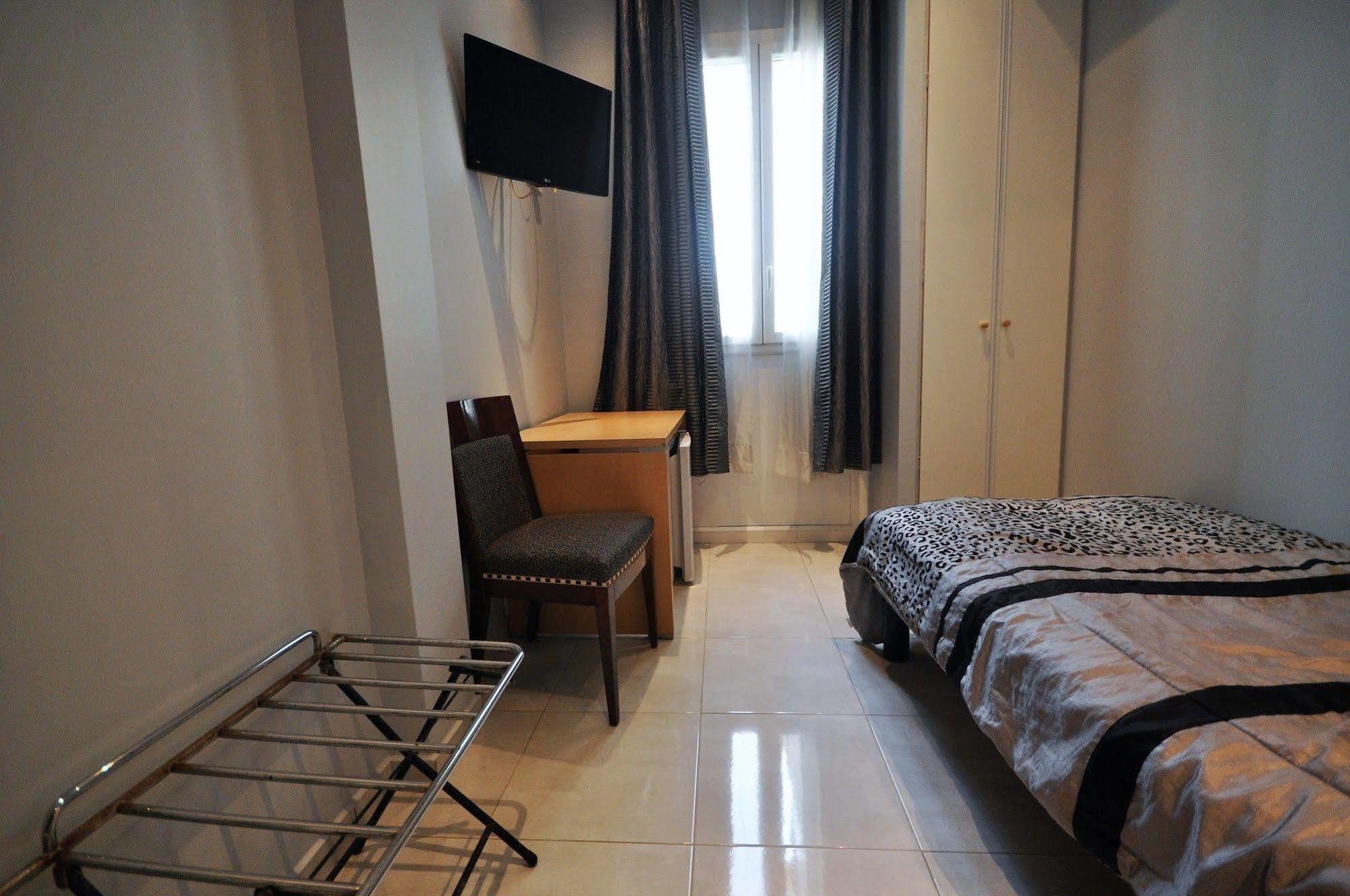 Carlone Hotel 2*