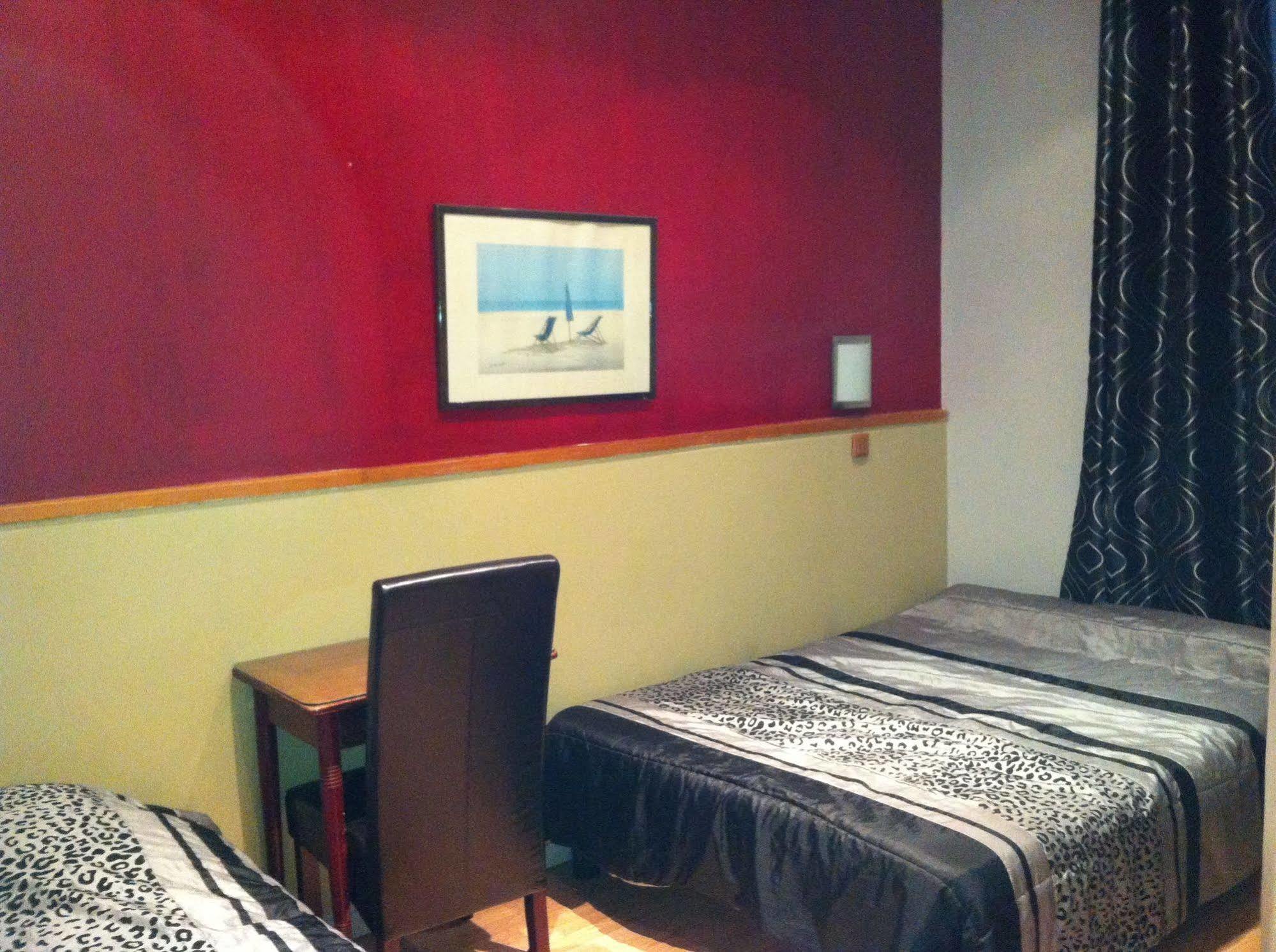 Carlone Hotel 2*